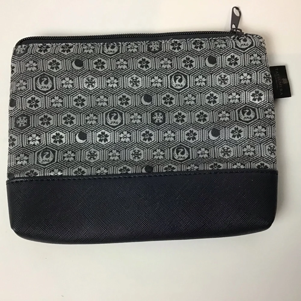 Tatsumura silk amenities bag.